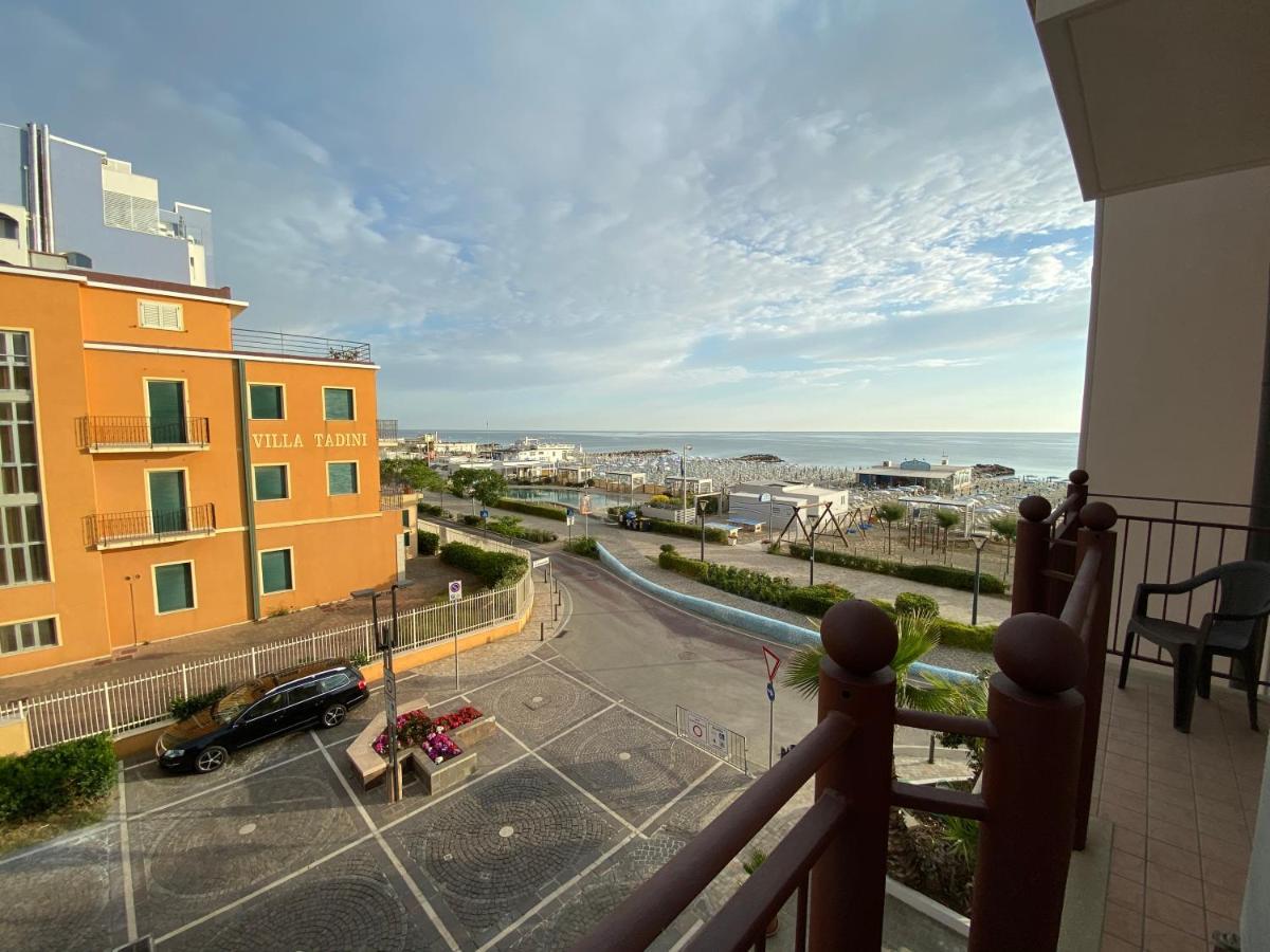Residence Roxy Misano Adriatico Εξωτερικό φωτογραφία