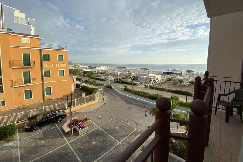 Residence Roxy Misano Adriatico Εξωτερικό φωτογραφία