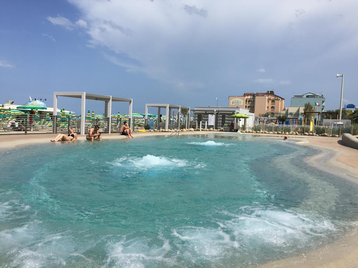 Residence Roxy Misano Adriatico Εξωτερικό φωτογραφία